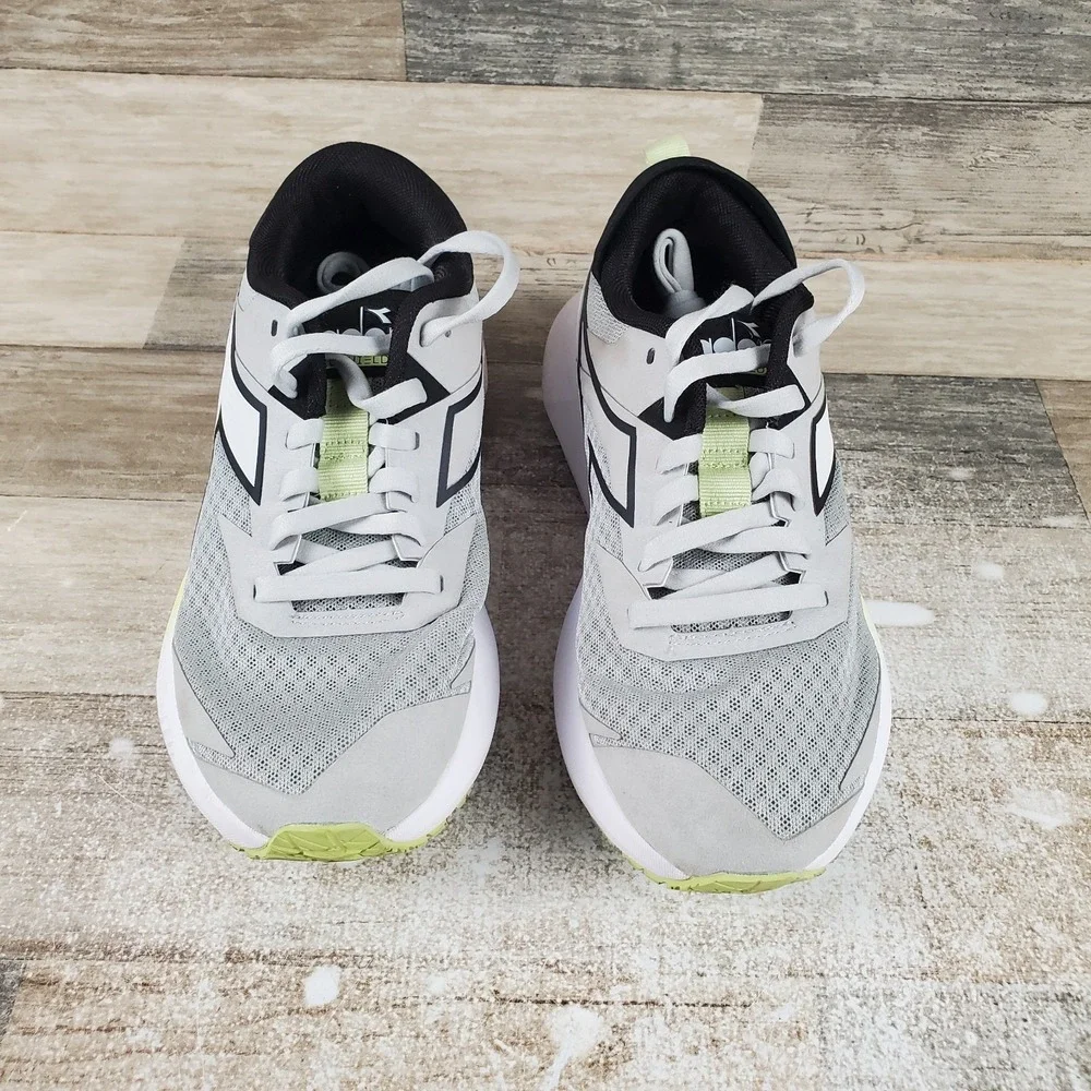 Diadora Mythos Blushield Vigore 3 Womens Shoes Sz 7 Running Silver White Sneaker